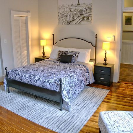 2 Bedroom Newly Renovated Townhome In Historic Savannah Exterior foto