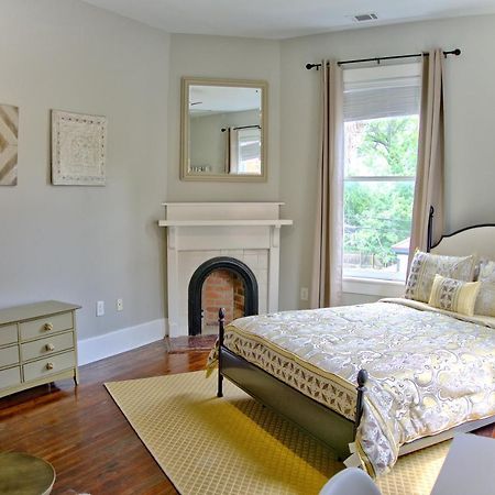 2 Bedroom Newly Renovated Townhome In Historic Savannah Exterior foto