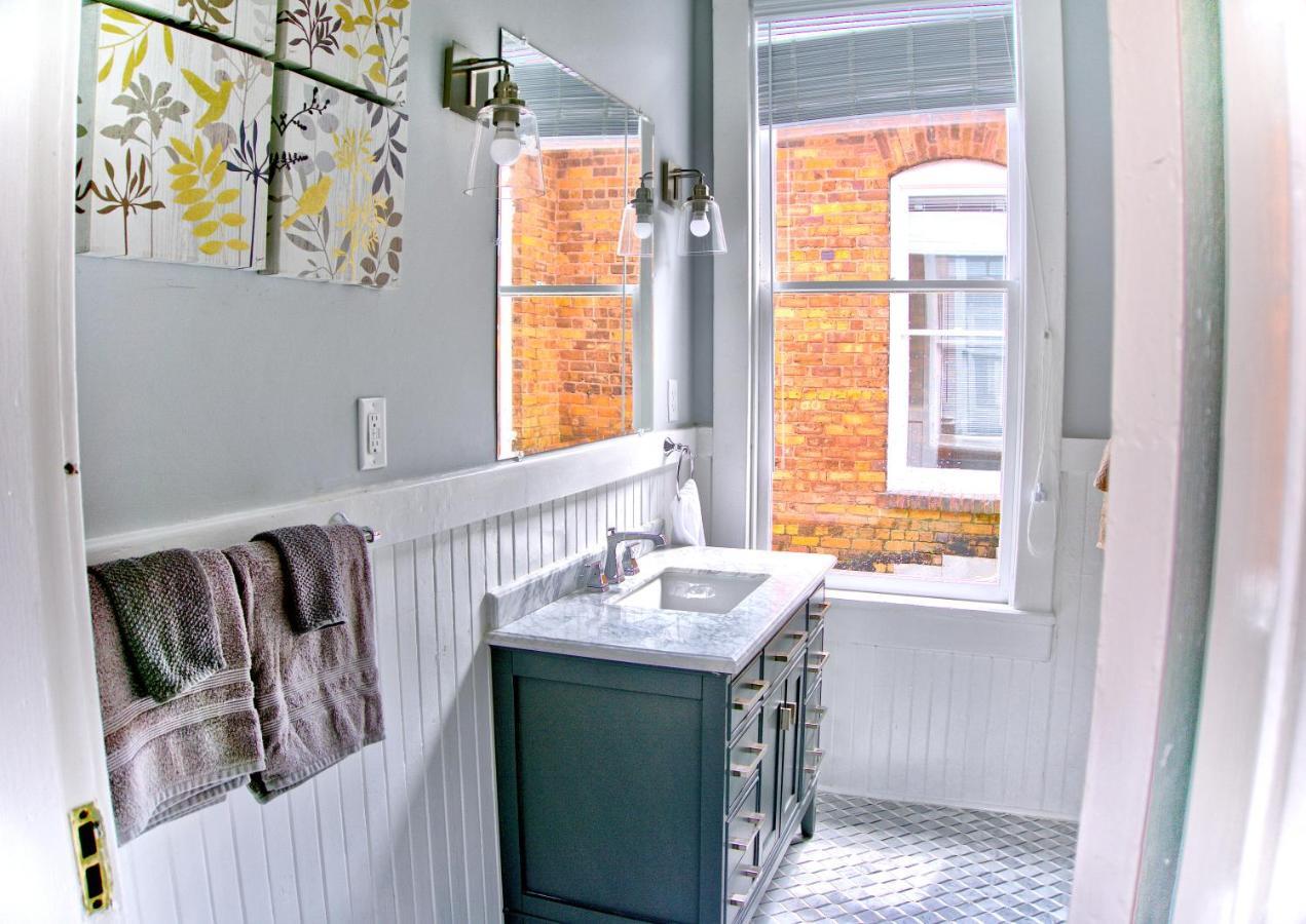 2 Bedroom Newly Renovated Townhome In Historic Savannah Exterior foto